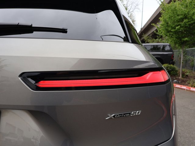 Used 2023 BMW iX xDrive50 w/ Sport Package AWD/4WD image 8