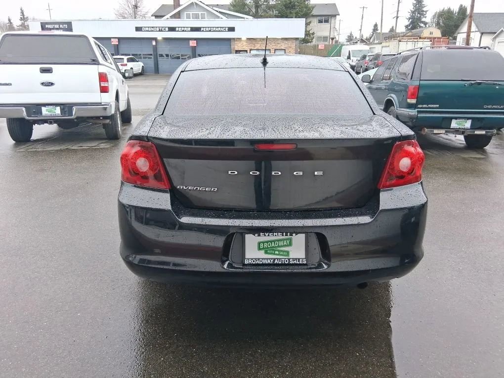 Used 2013 Dodge Avenger SE image 6