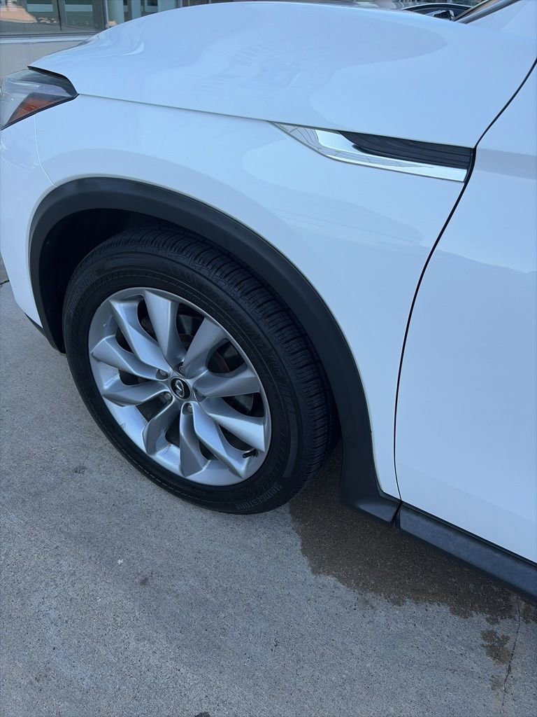 Used 2019 INFINITI QX50 Essential w/ Premium Heat Package image 3