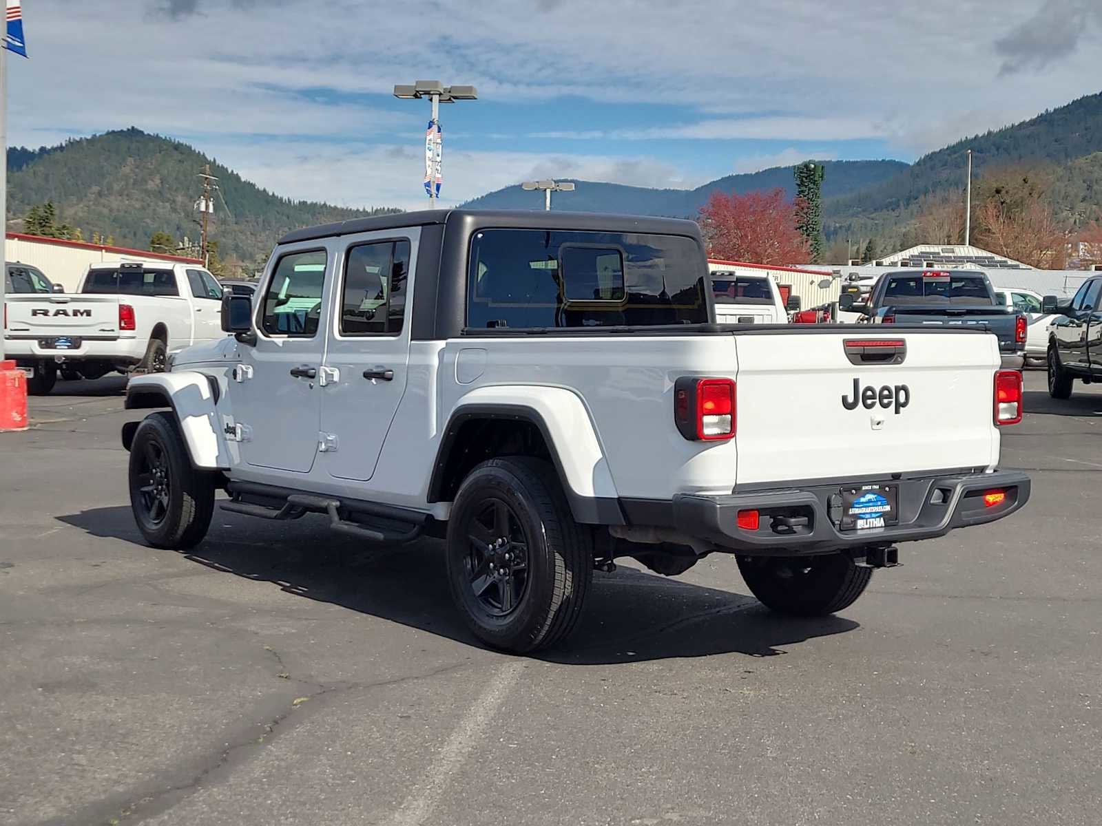 Used 2021 Jeep Gladiator Sport image 12