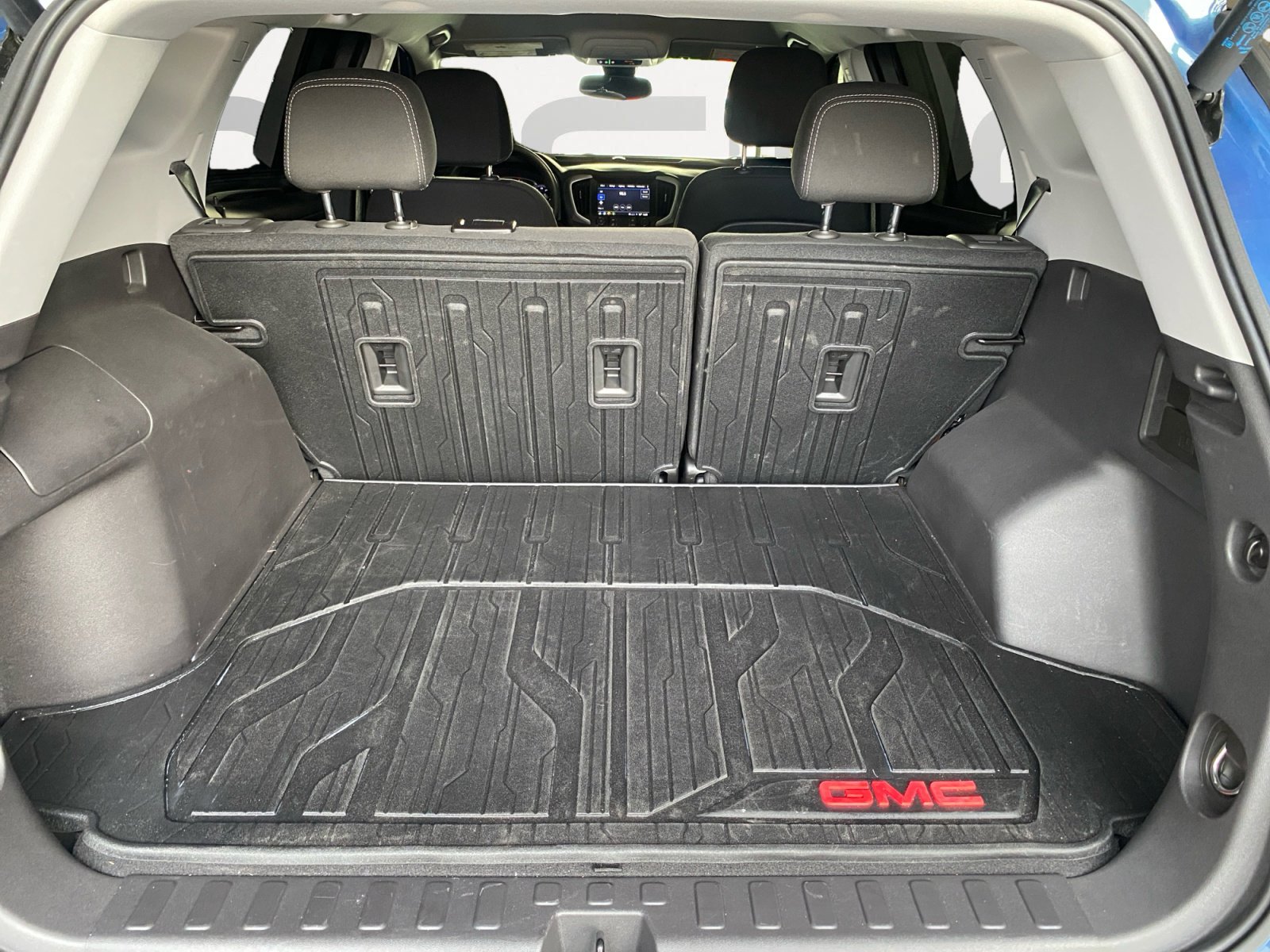 Used 2024 GMC Terrain SLE w/ Driver Convenience Package image 12