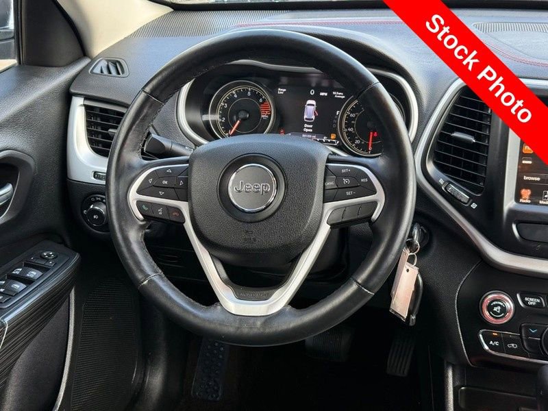 Used 2017 Jeep Cherokee Trailhawk image 14