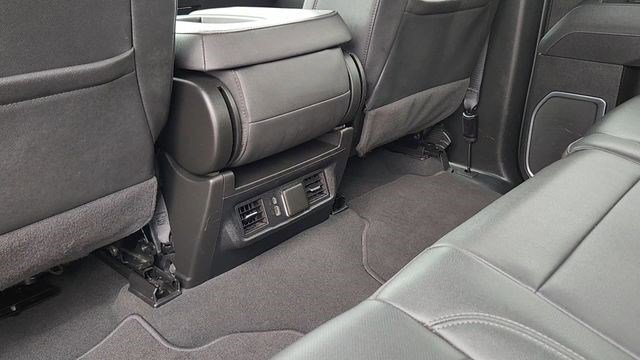 Used 2025 GMC Sierra 1500 SLT image 17