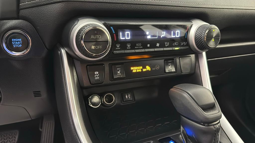 Used 2019 Toyota RAV4 XLE w/ Convenience Package FWD image 21