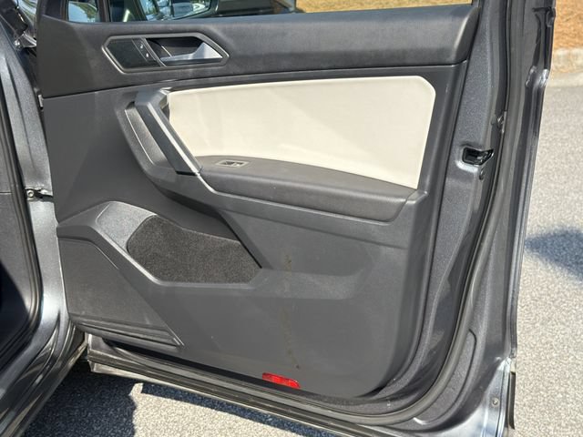 Used 2019 Volkswagen Tiguan SEL w/ 3rd Row Seat Package AWD/4WD image 16