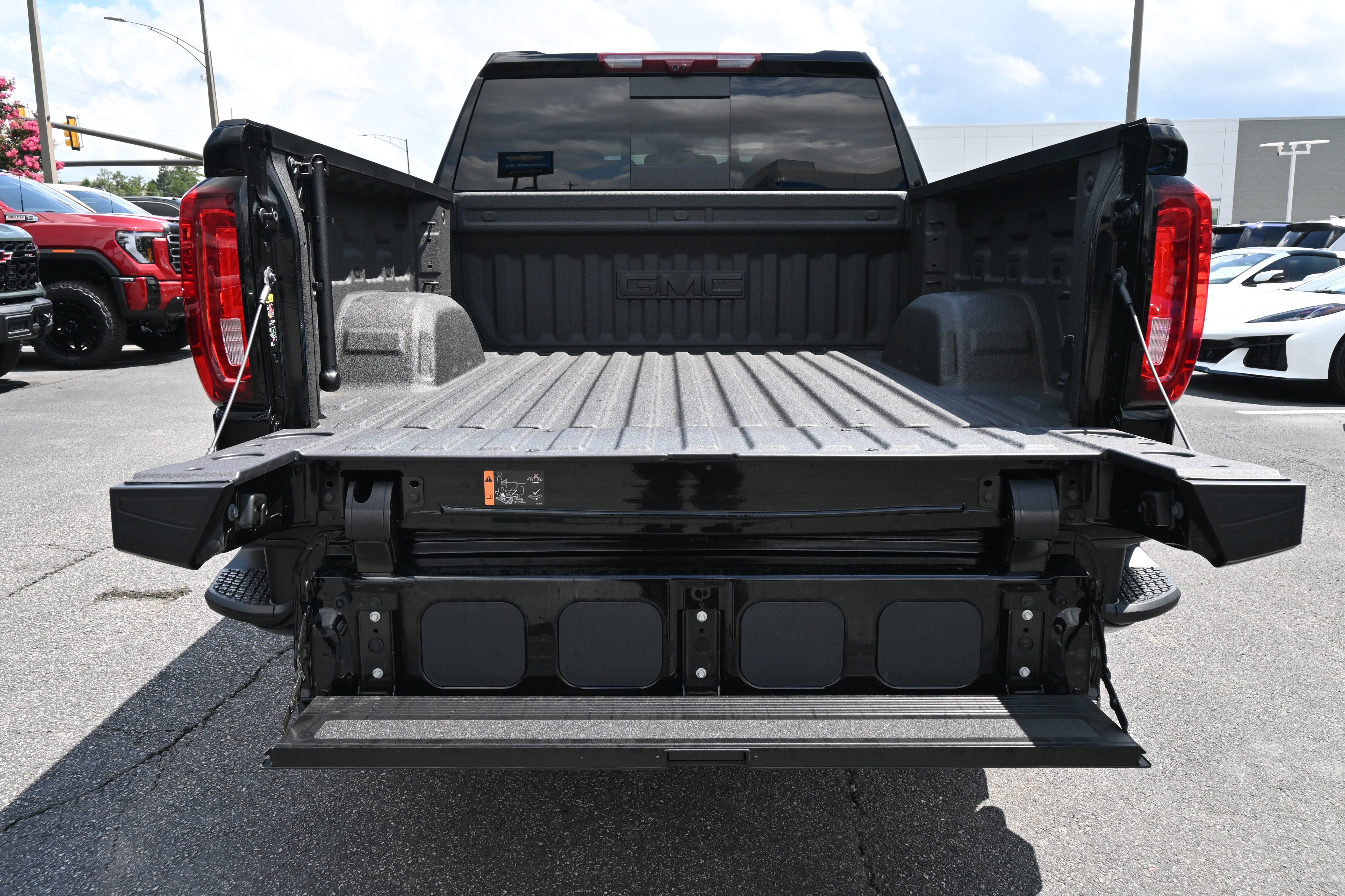 Used 2025 GMC Sierra 1500 AT4 w/ AT4 Premium Package AWD/4WD image 31