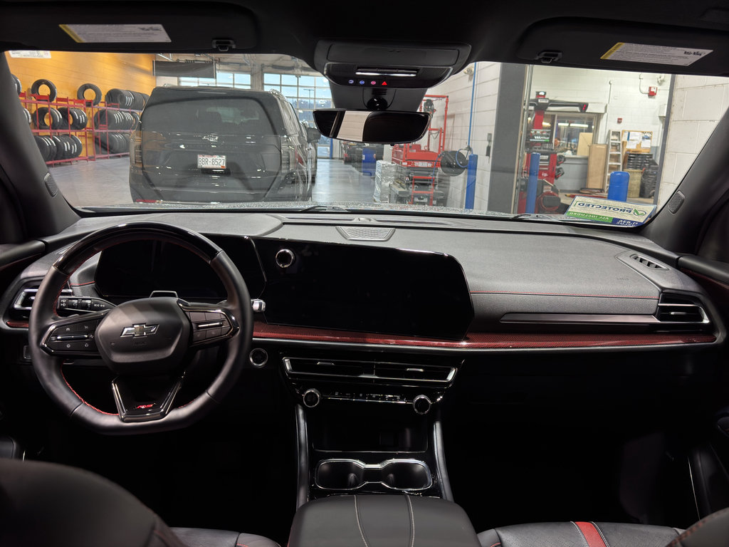 Used 2025 Chevrolet Traverse RS image 17