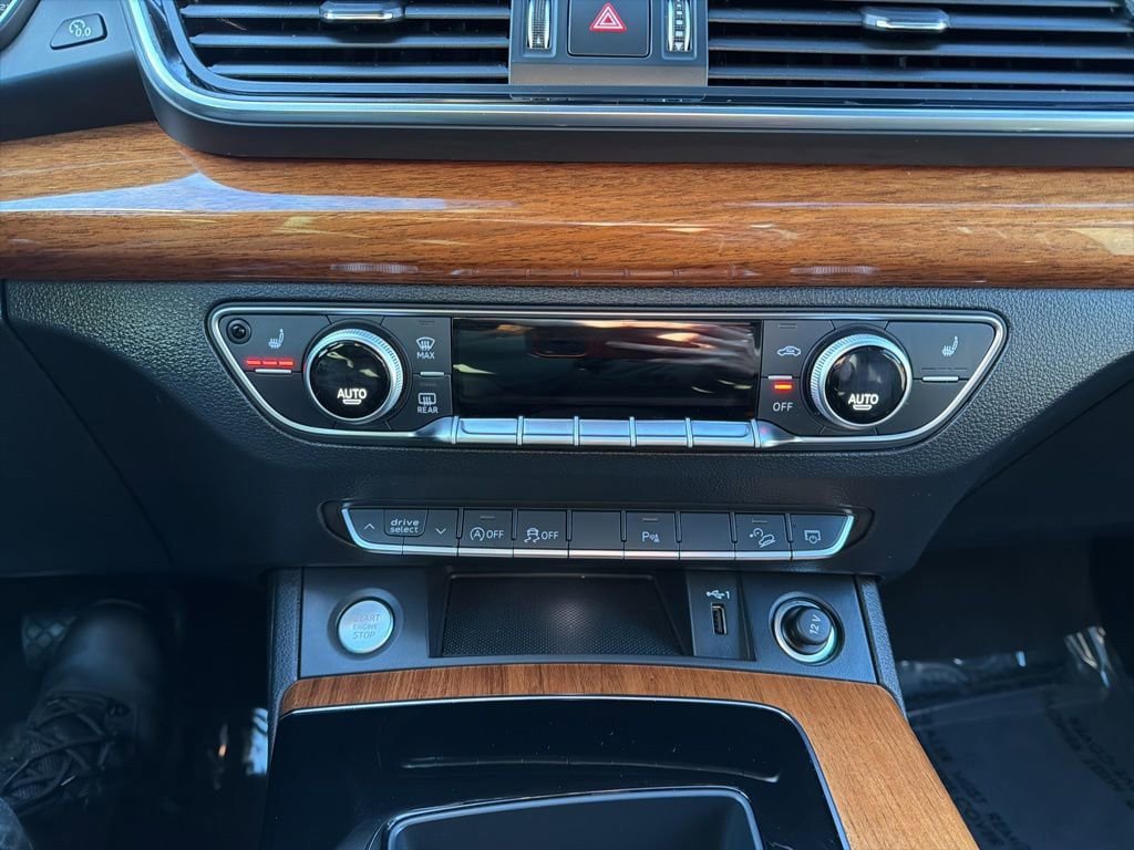 Used 2023 Audi Q5 2.0T Premium w/ Convenience Package AWD/4WD image 30