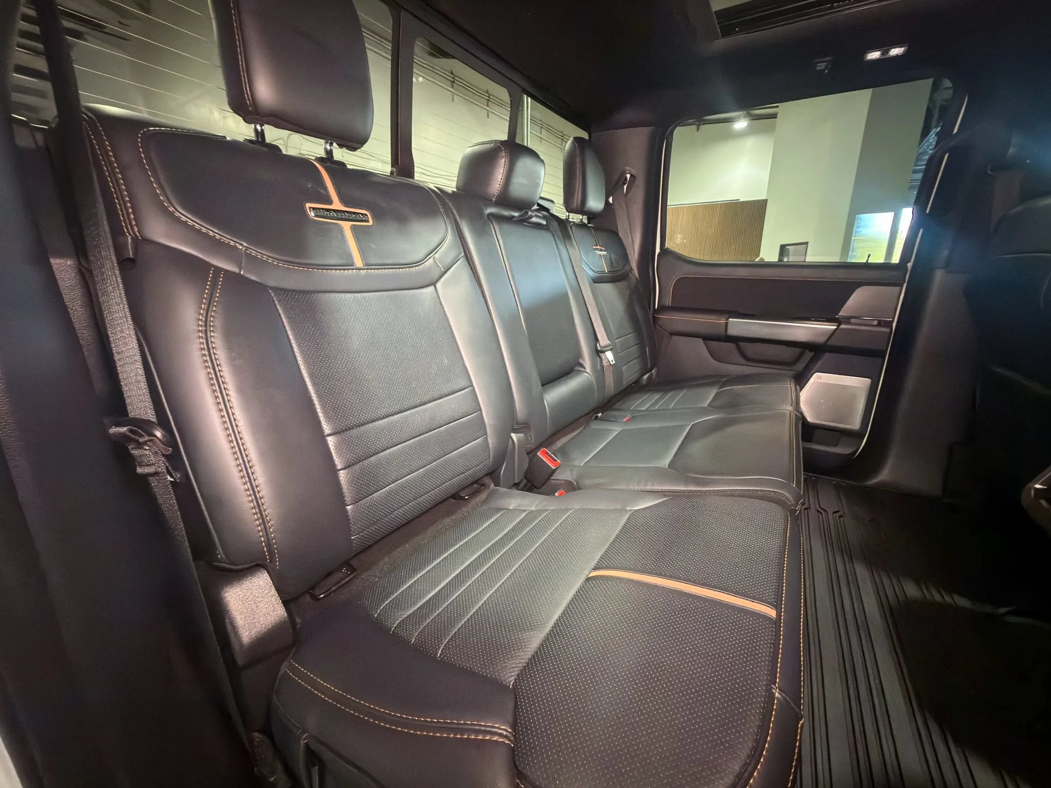 Used 2023 Ford F350 Platinum w/ FX4 Off-Road Package AWD/4WD image 13
