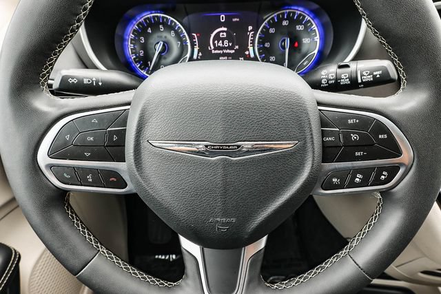 Used 2024 Chrysler Pacifica Touring-L FWD image 25