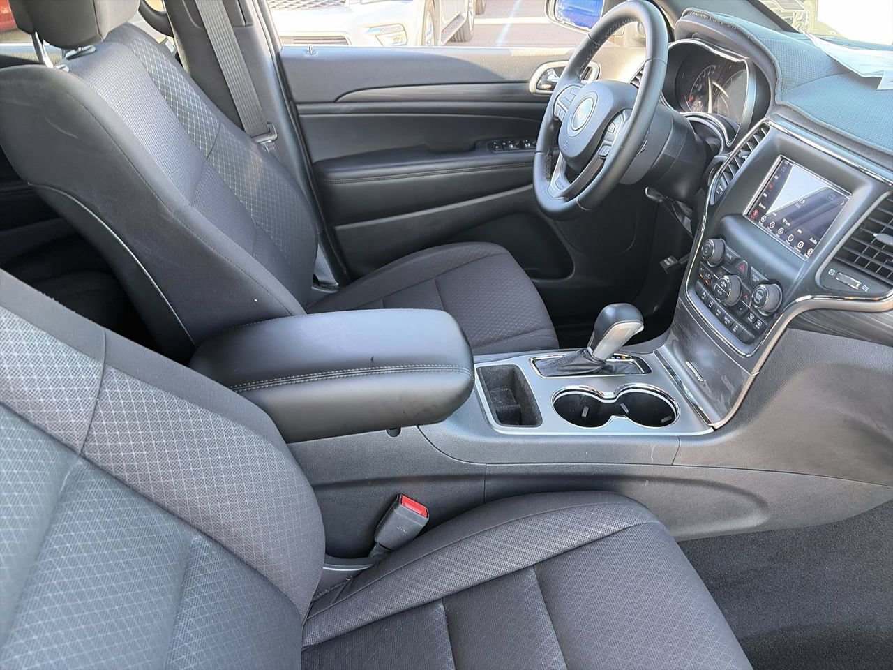Used 2020 Jeep Grand Cherokee Laredo RWD image 11