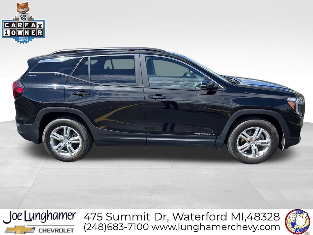 Used 2023 GMC Terrain SLE w/ Driver Convenience Package FWD image 2