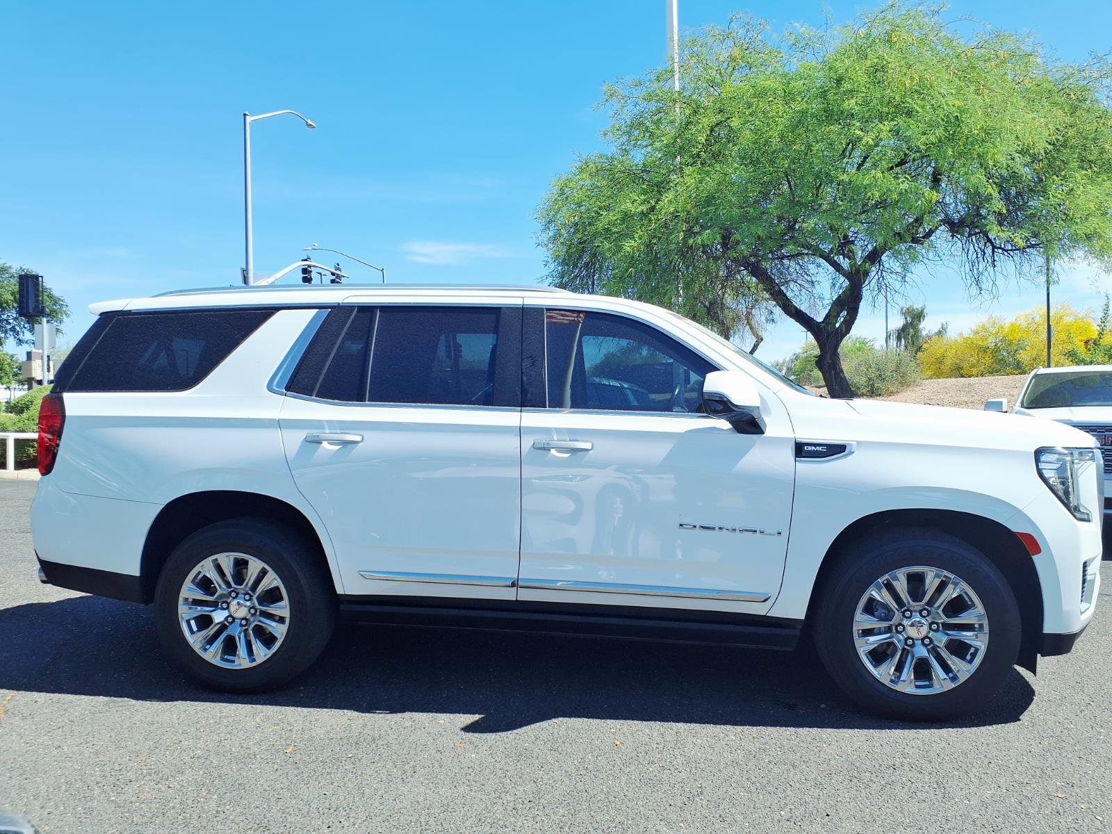 Used 2021 GMC Yukon XL Denali image 4