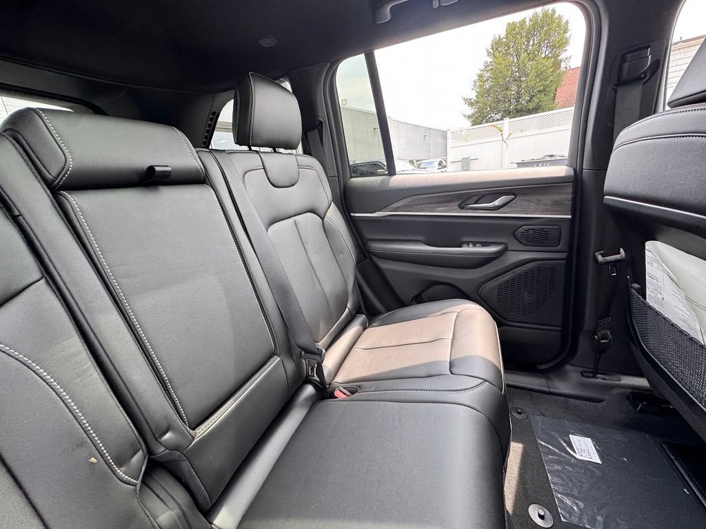New 2026 Jeep Grand Cherokee Limited w/ Limited Altitude Package AWD/4WD image 22