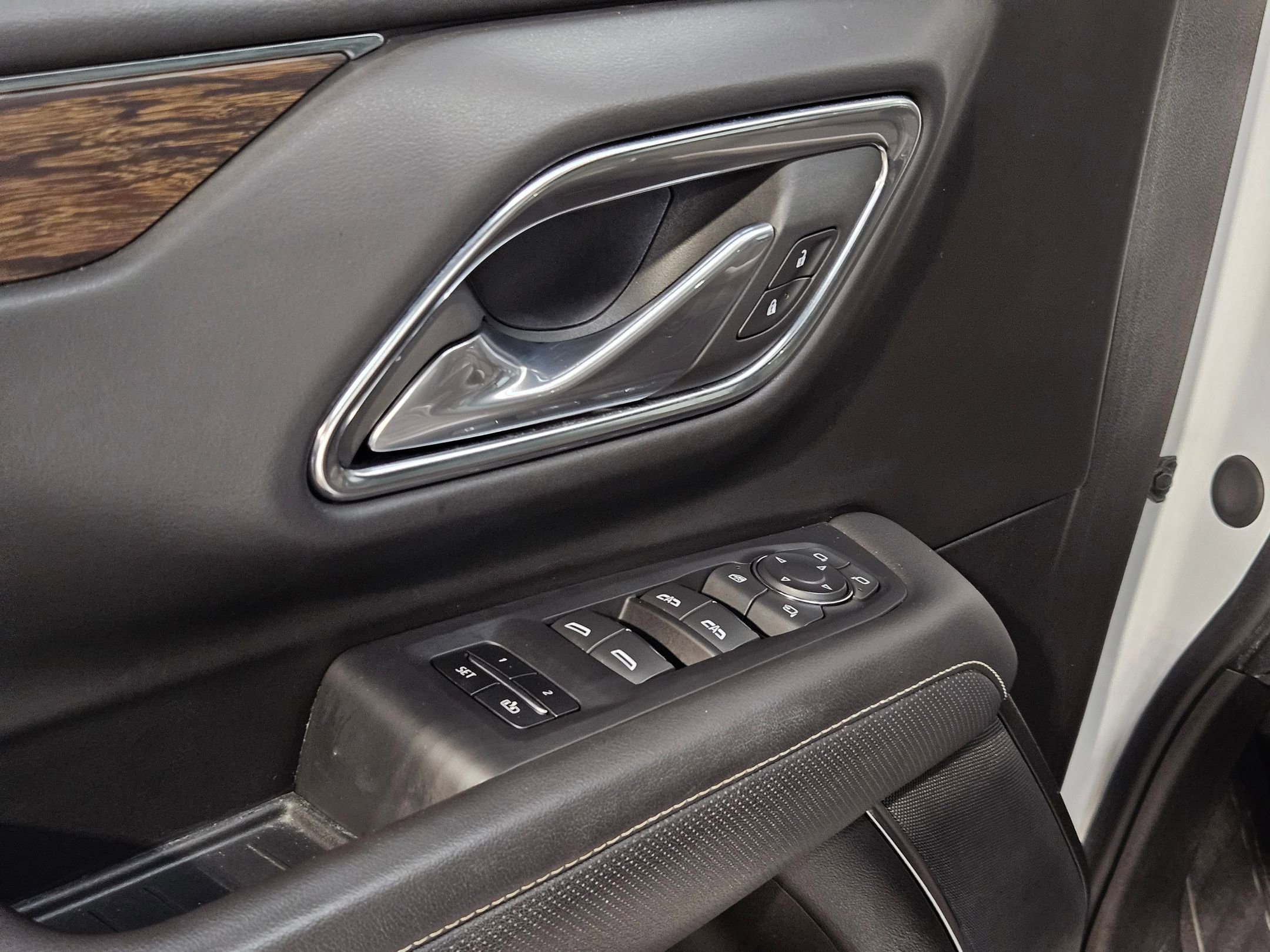 Used 2024 Chevrolet Suburban Premier image 21