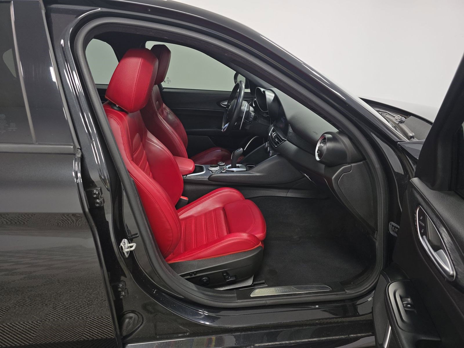 Used 2023 Alfa Romeo Giulia Sprint AWD/4WD image 8