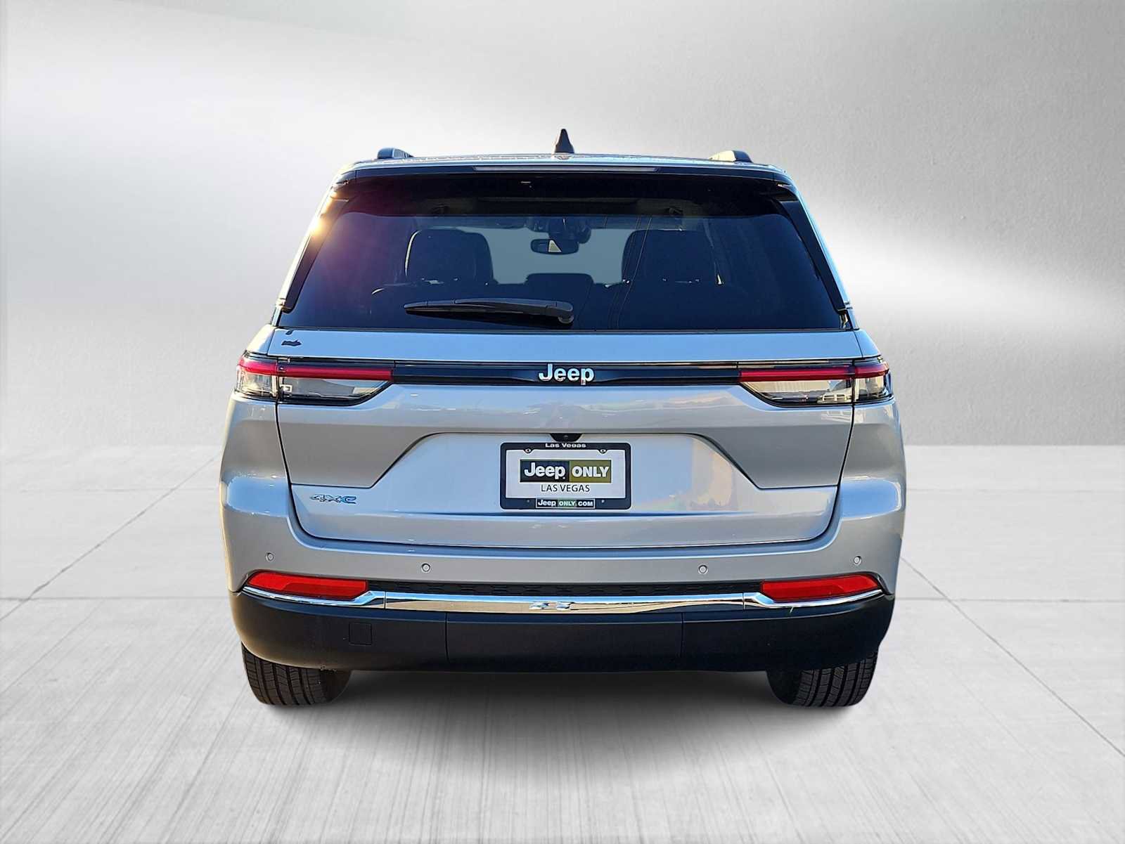 Used 2022 Jeep Grand Cherokee Limited 4xe image 7