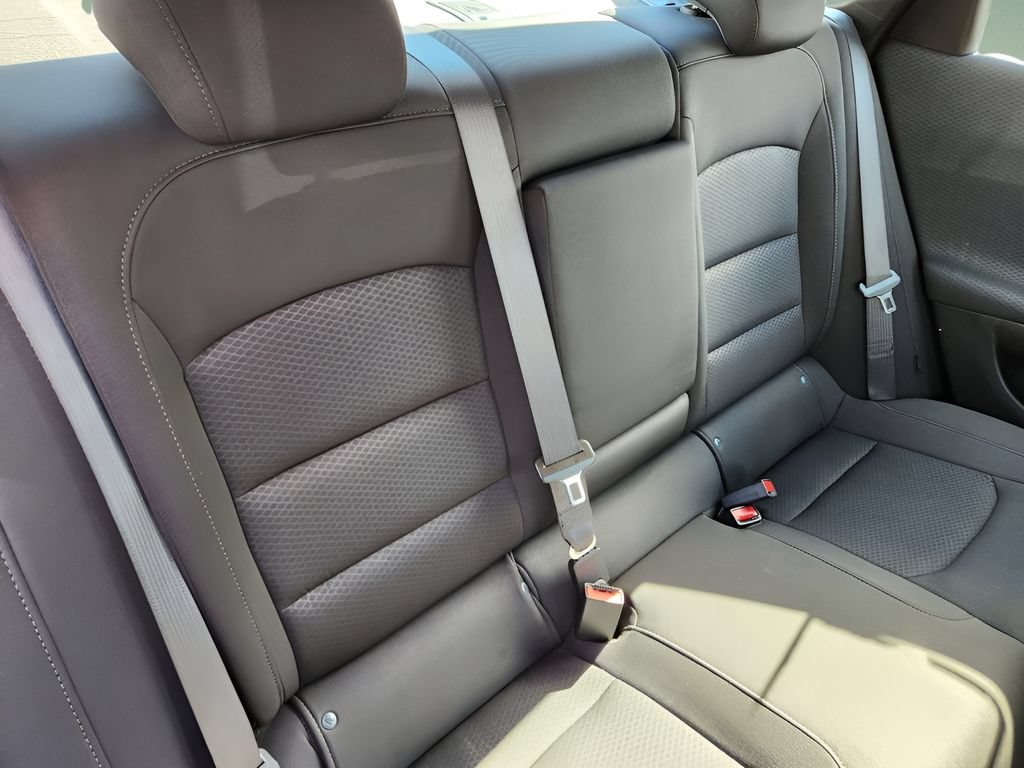 Used 2020 Chevrolet Malibu LT FWD image 13