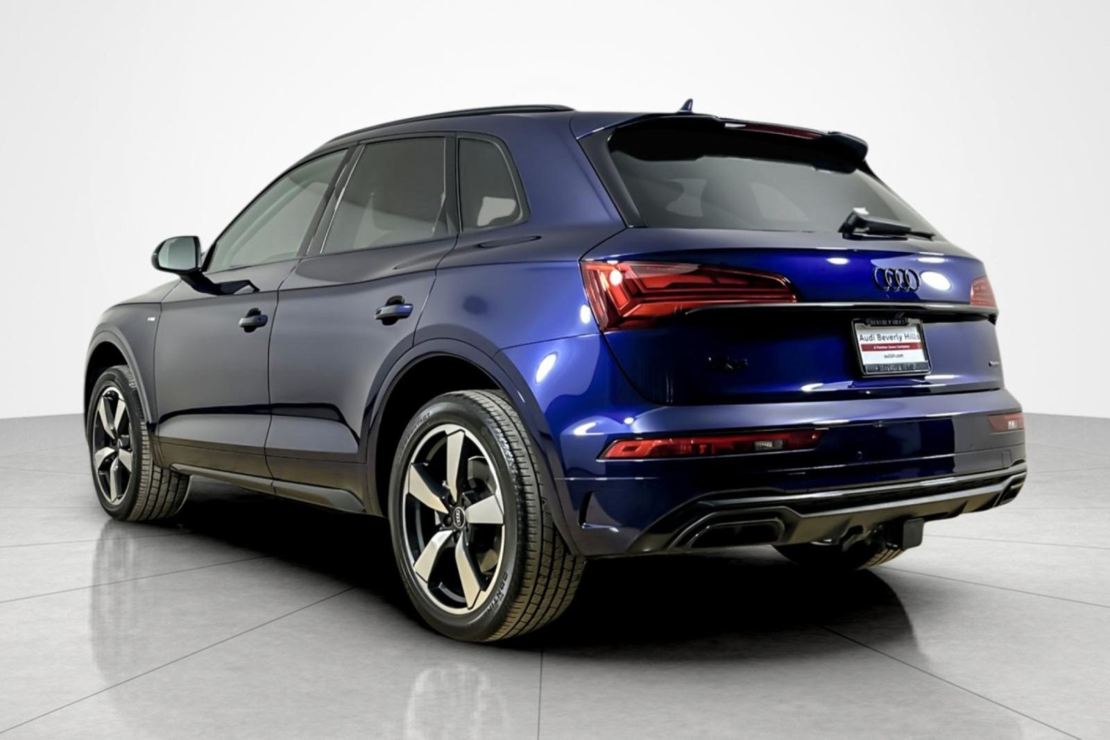 Used 2023 Audi Q5 2.0T Premium Plus w/ Premium Plus Package AWD/4WD image 3