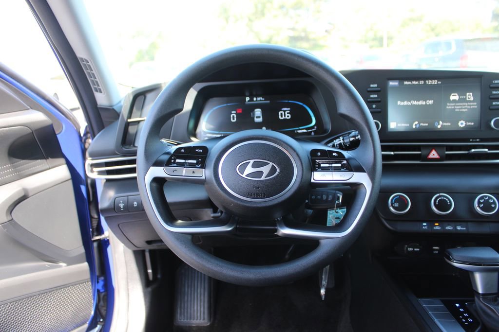 Used 2025 Hyundai Elantra SE image 15