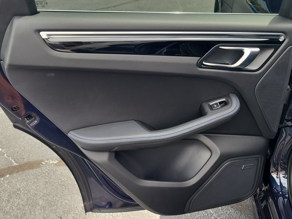 Used 2022 Porsche Macan S AWD/4WD image 9