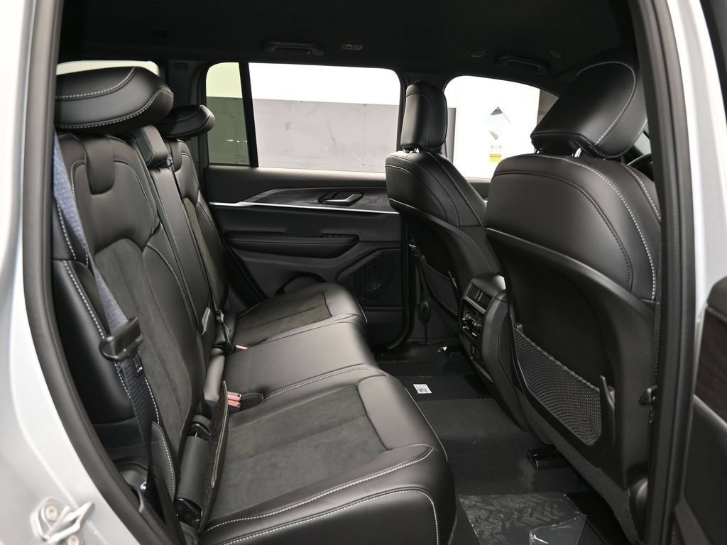 New 2026 Jeep Grand Cherokee Altitude RWD image 34
