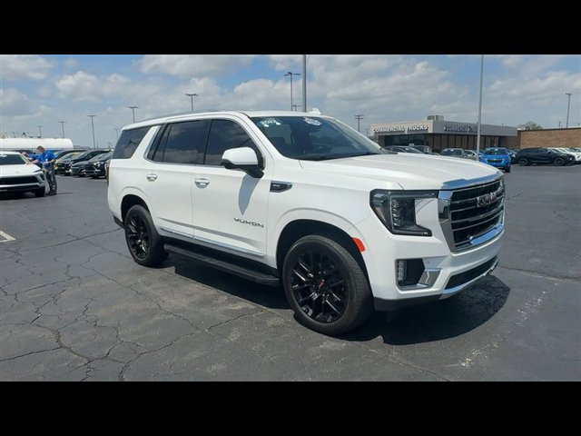 Used 2022 GMC Yukon SLT w/ SLT Premium Package AWD/4WD image 2