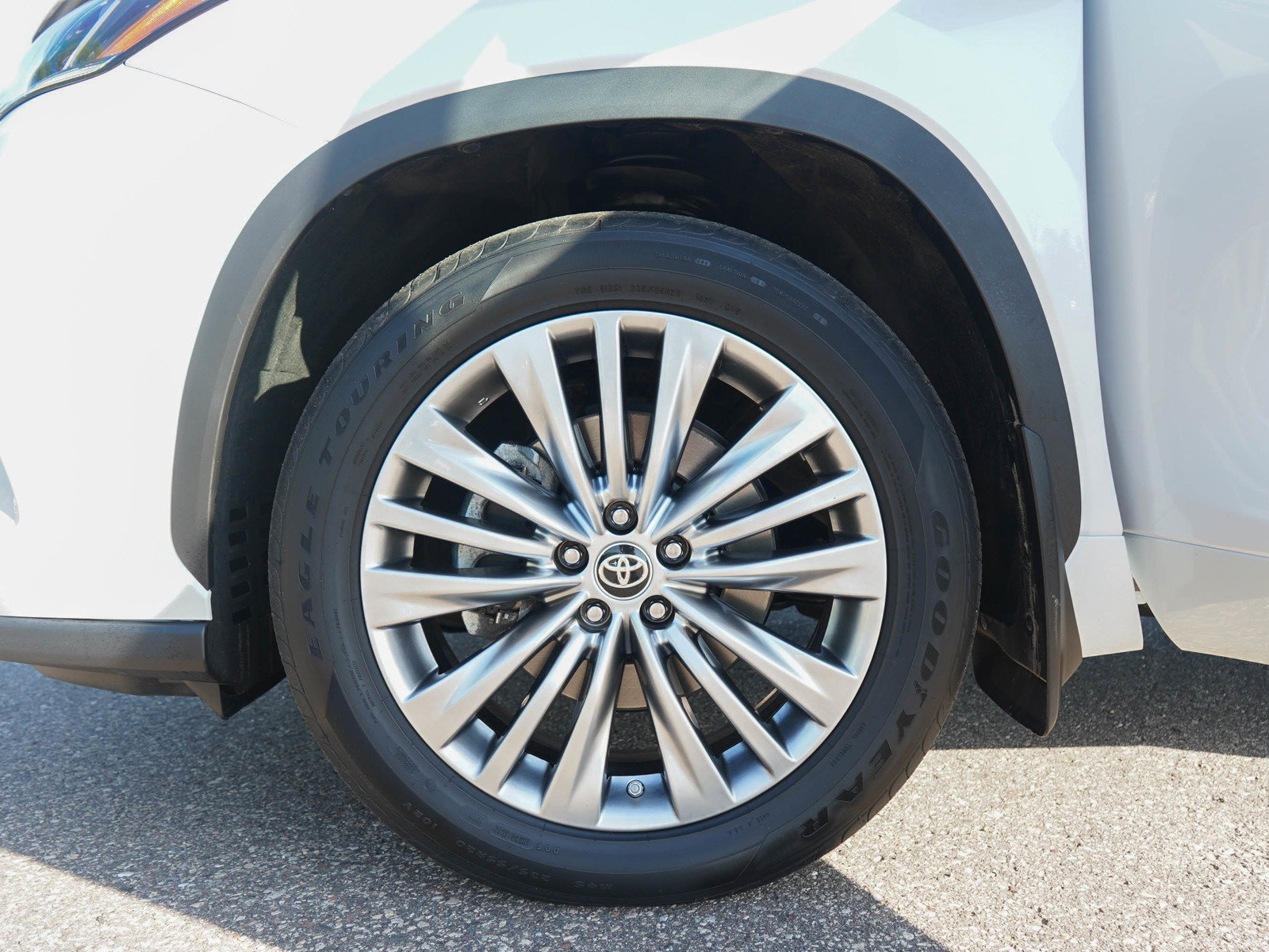 Used 2023 Toyota Highlander Platinum AWD/4WD image 34