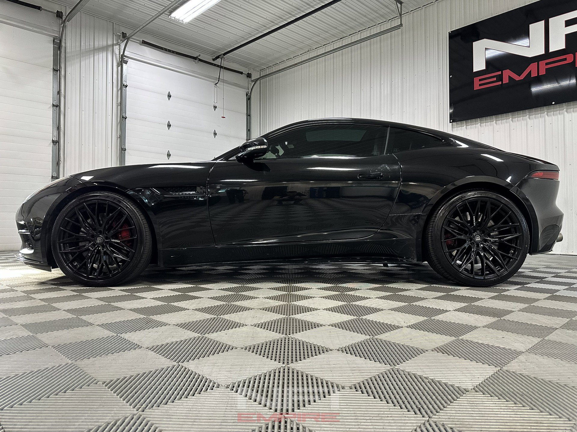 Used 2018 Jaguar F-TYPE R AWD/4WD image 11