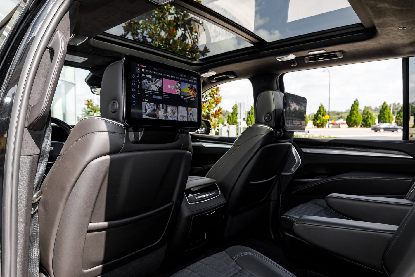 Used 2025 Cadillac Escalade ESV V image 28
