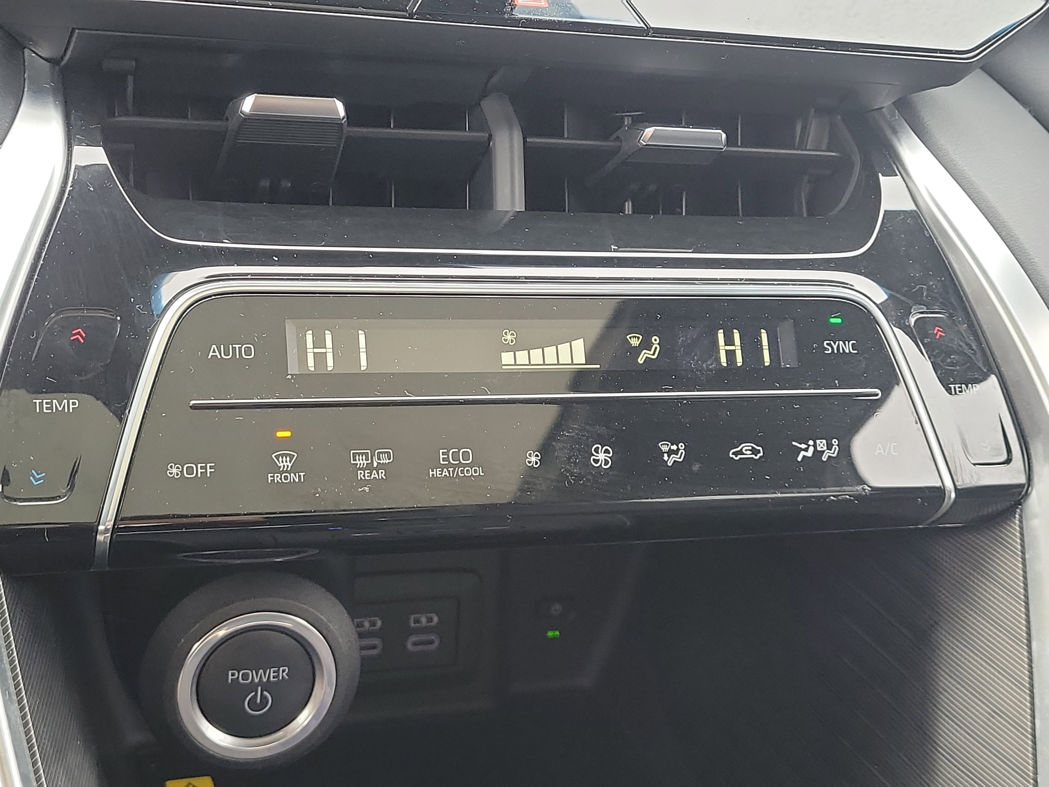 Used 2023 Toyota Venza Limited image 29