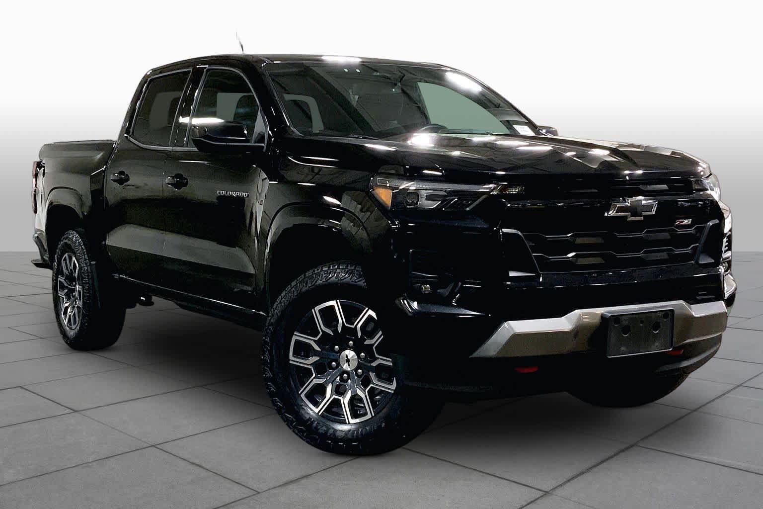 Used 2023 Chevrolet Colorado Z71 w/ Z71 Convenience Package 2 AWD/4WD image 3