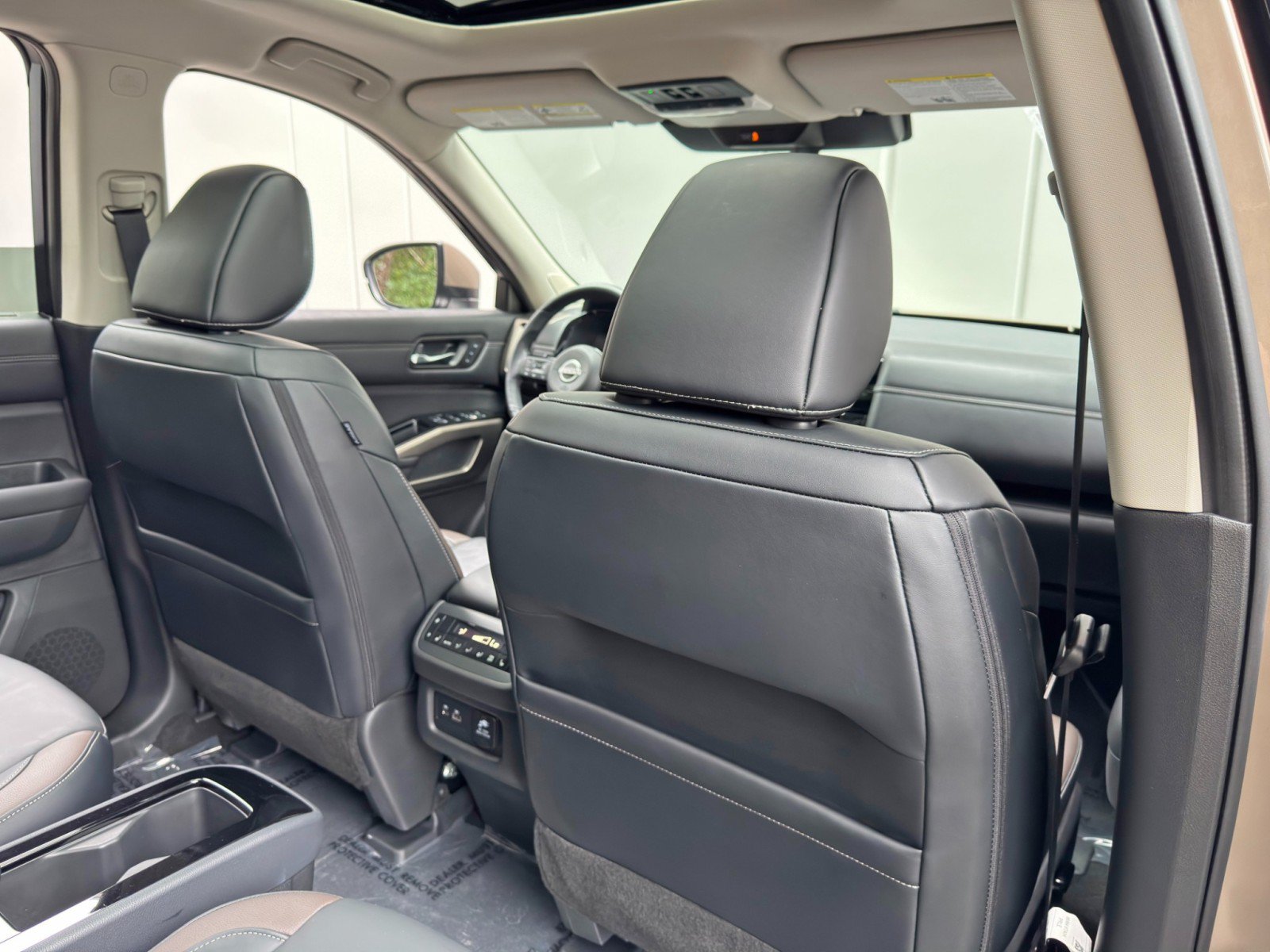 Used 2024 Nissan Pathfinder Platinum FWD image 37