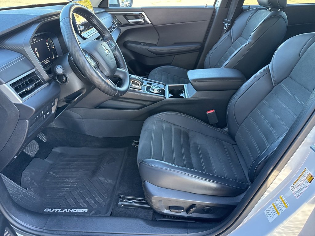 Used 2025 Mitsubishi Outlander SE image 22