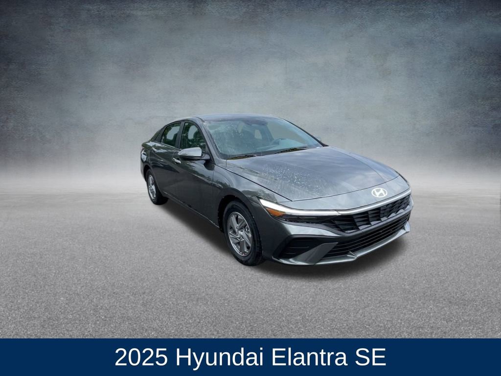 Used 2025 Hyundai Elantra SE image 3