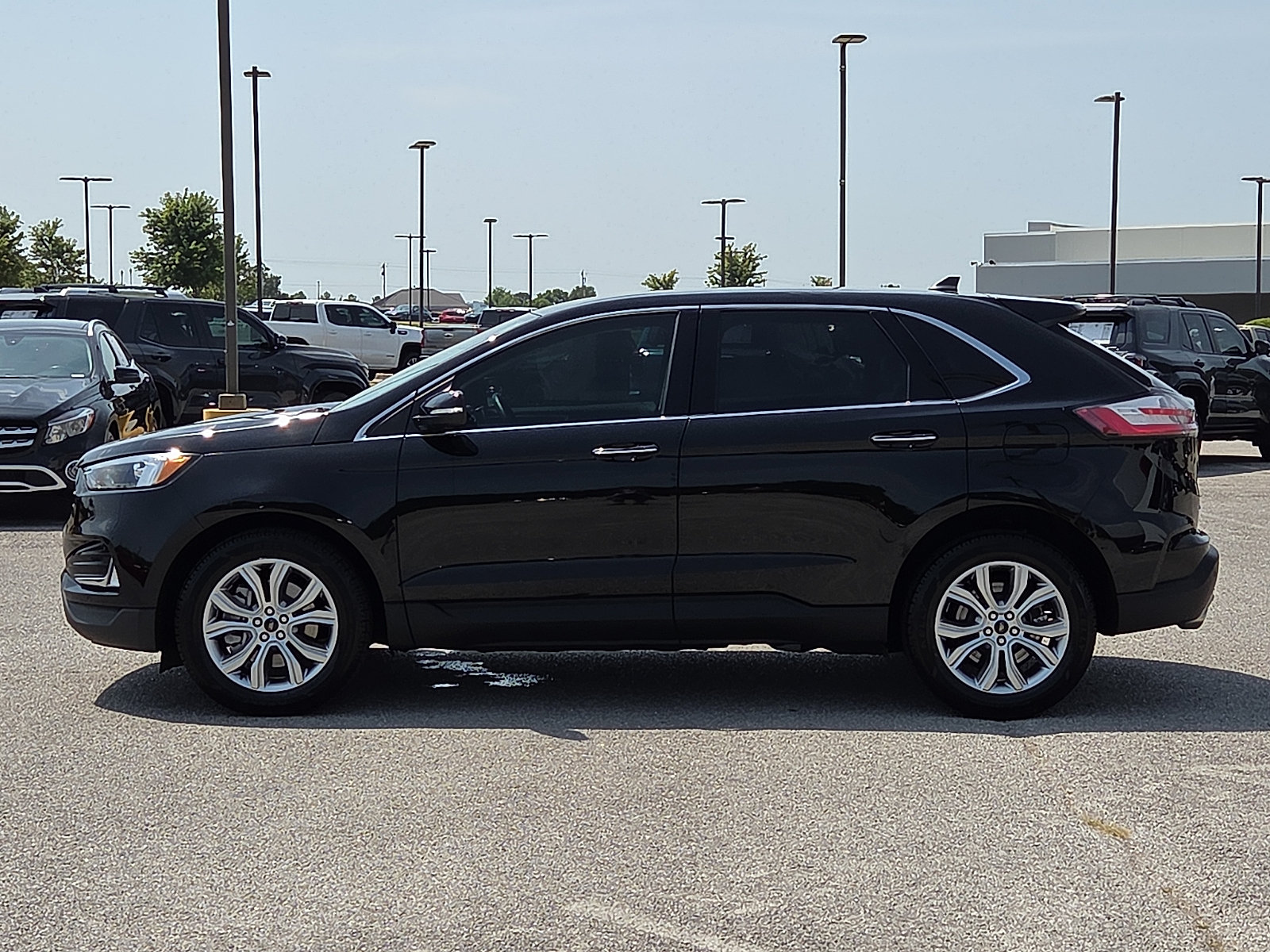Used 2023 Ford Edge Titanium w/ Cargo Accessory Package AWD/4WD image 3