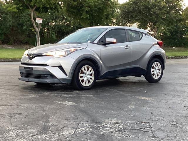 Used 2019 Toyota C-HR LE image 3