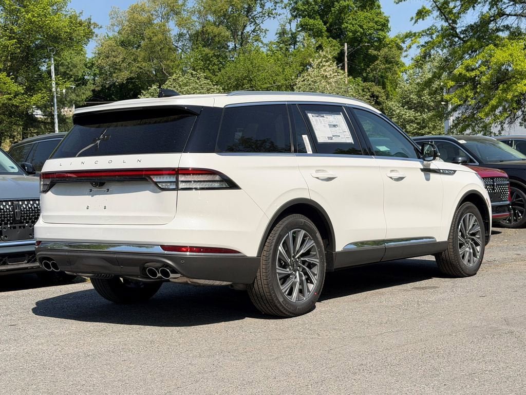 New 2026 Lincoln Aviator AWD image 3