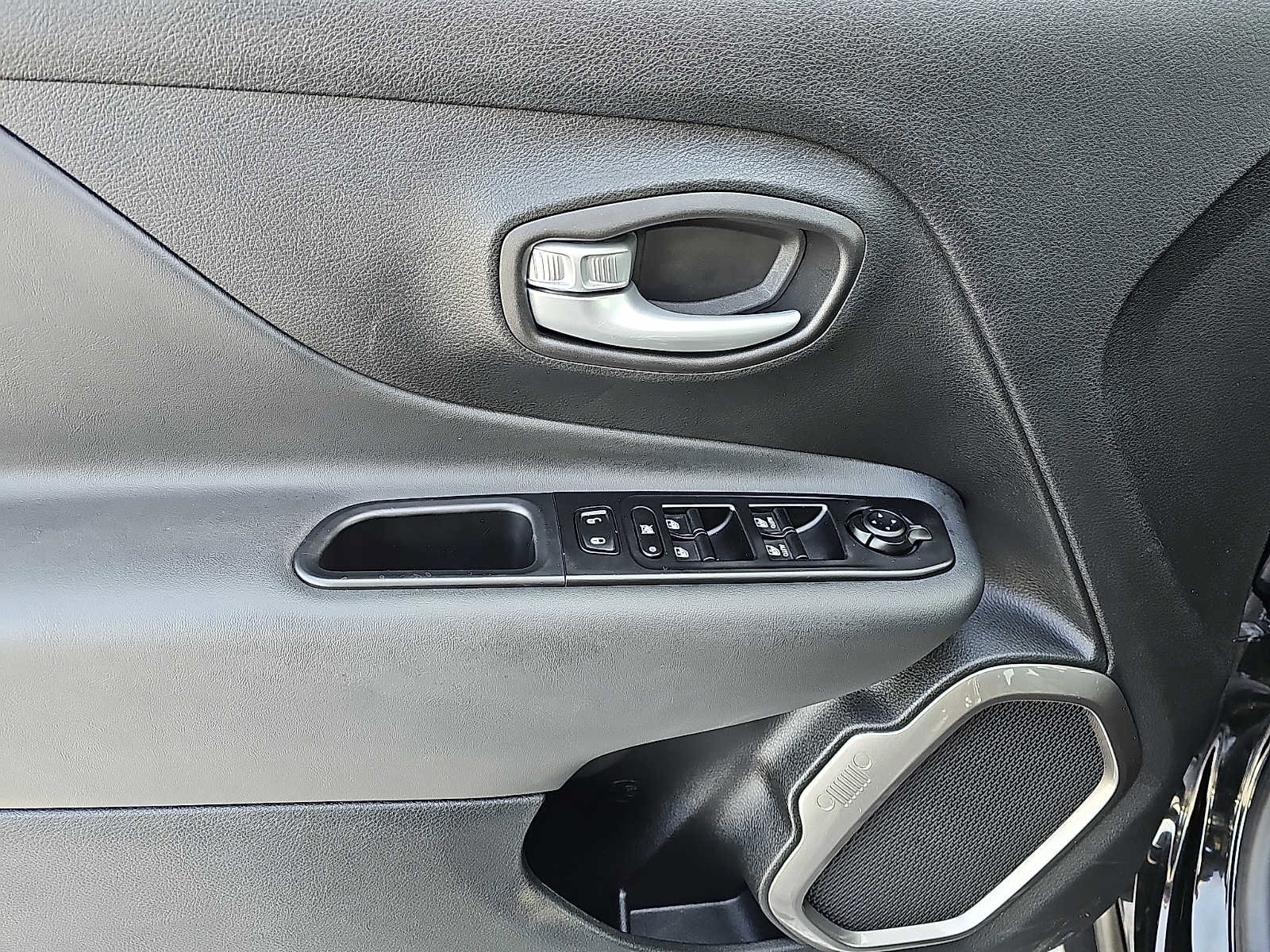 Used 2023 Jeep Renegade Latitude w/ Sun/Sound Group image 12