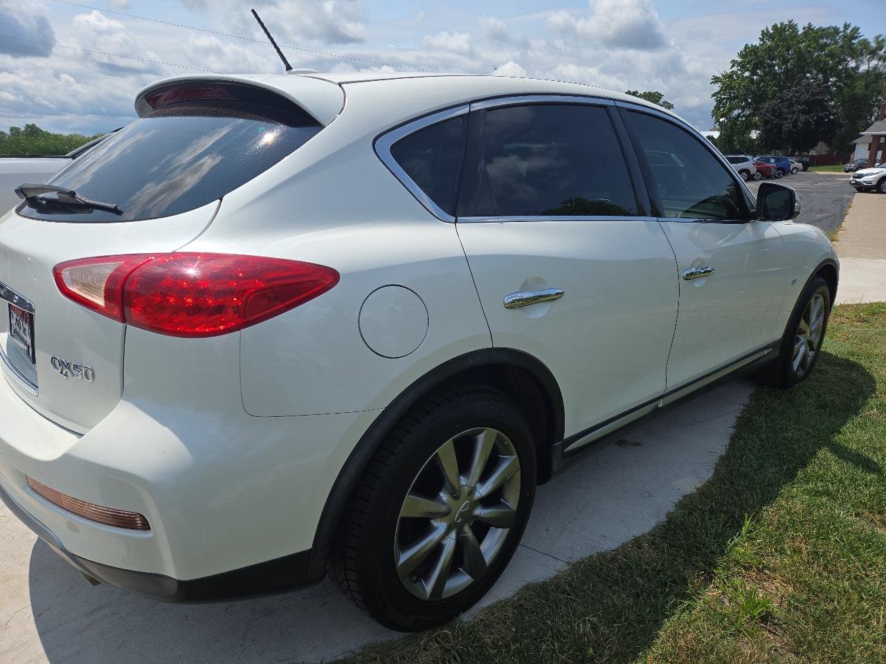 Used 2016 INFINITI QX50 AWD image 4