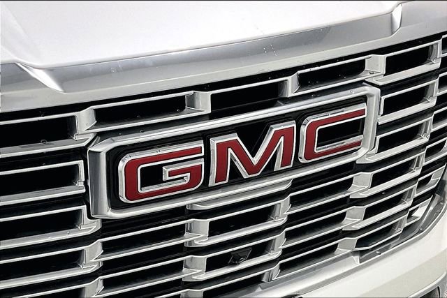 Used 2025 GMC Yukon Denali w/ Sun & Power Step Package image 33