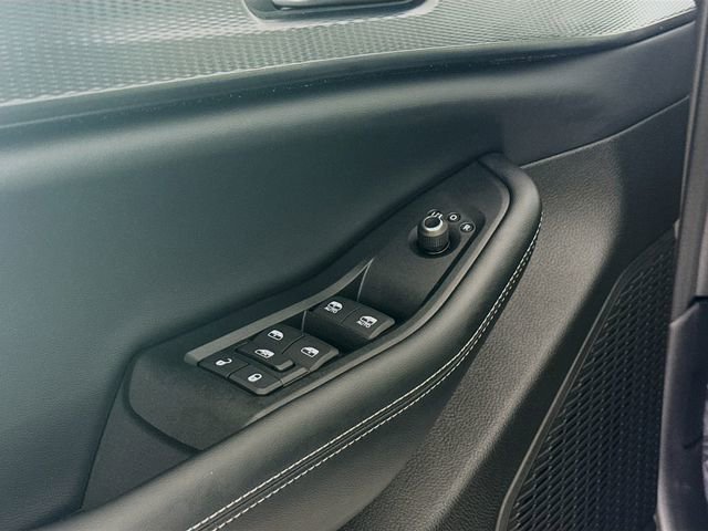 New 2025 Jeep Grand Cherokee Altitude image 17