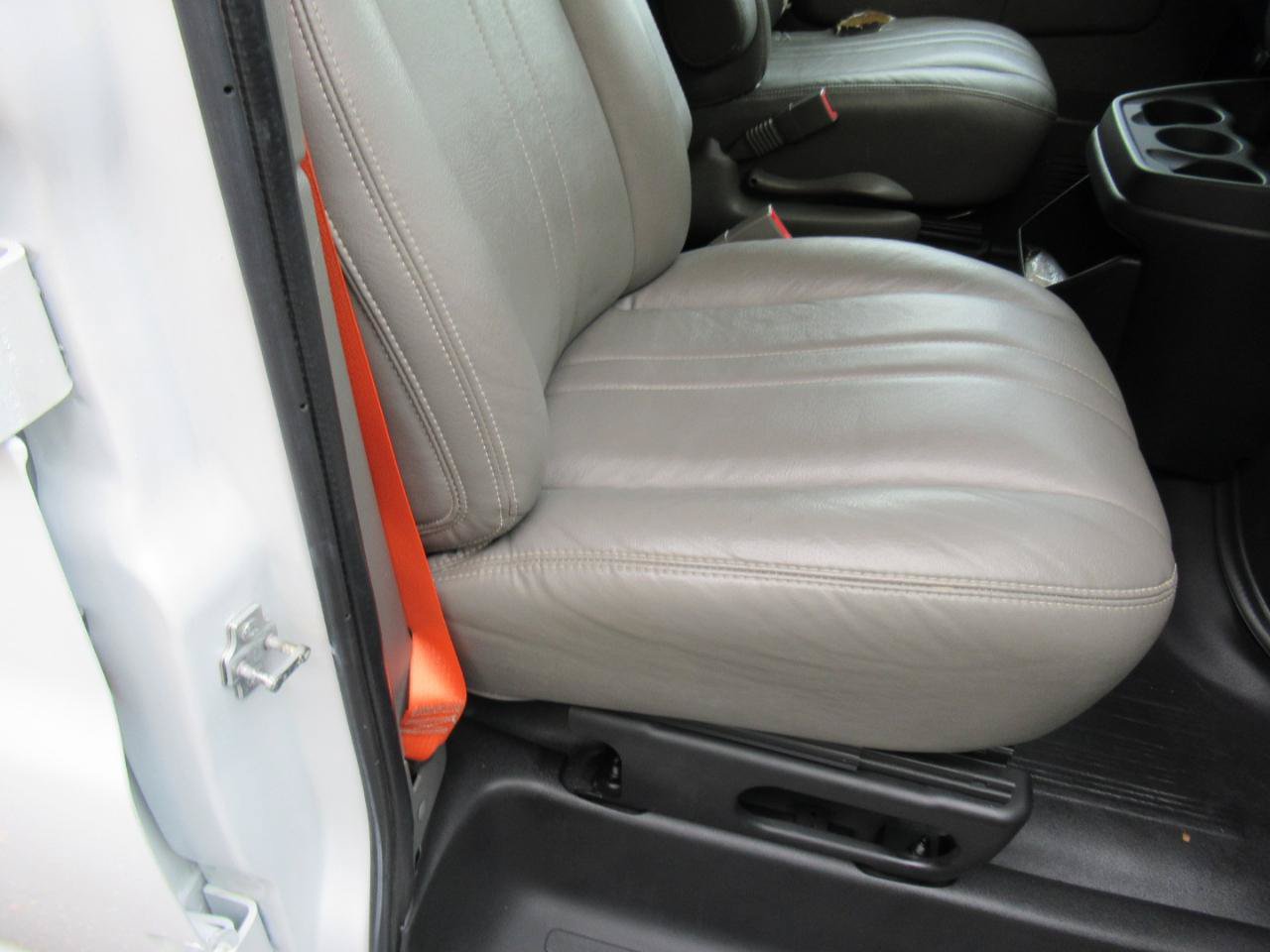 Used 2017 Chevrolet Express 2500 RWD image 9