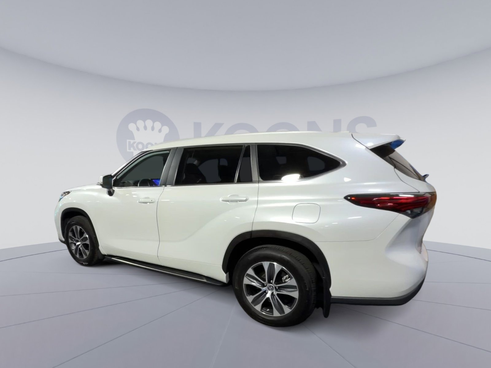 Used 2023 Toyota Highlander XLE image 8