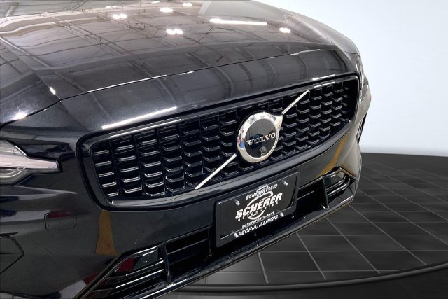Certified 2025 Volvo S60 B5 Plus FWD image 30