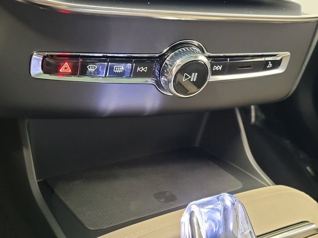 New 2026 Volvo XC90 B6 Plus w/ Protection Package Premier AWD/4WD image 19