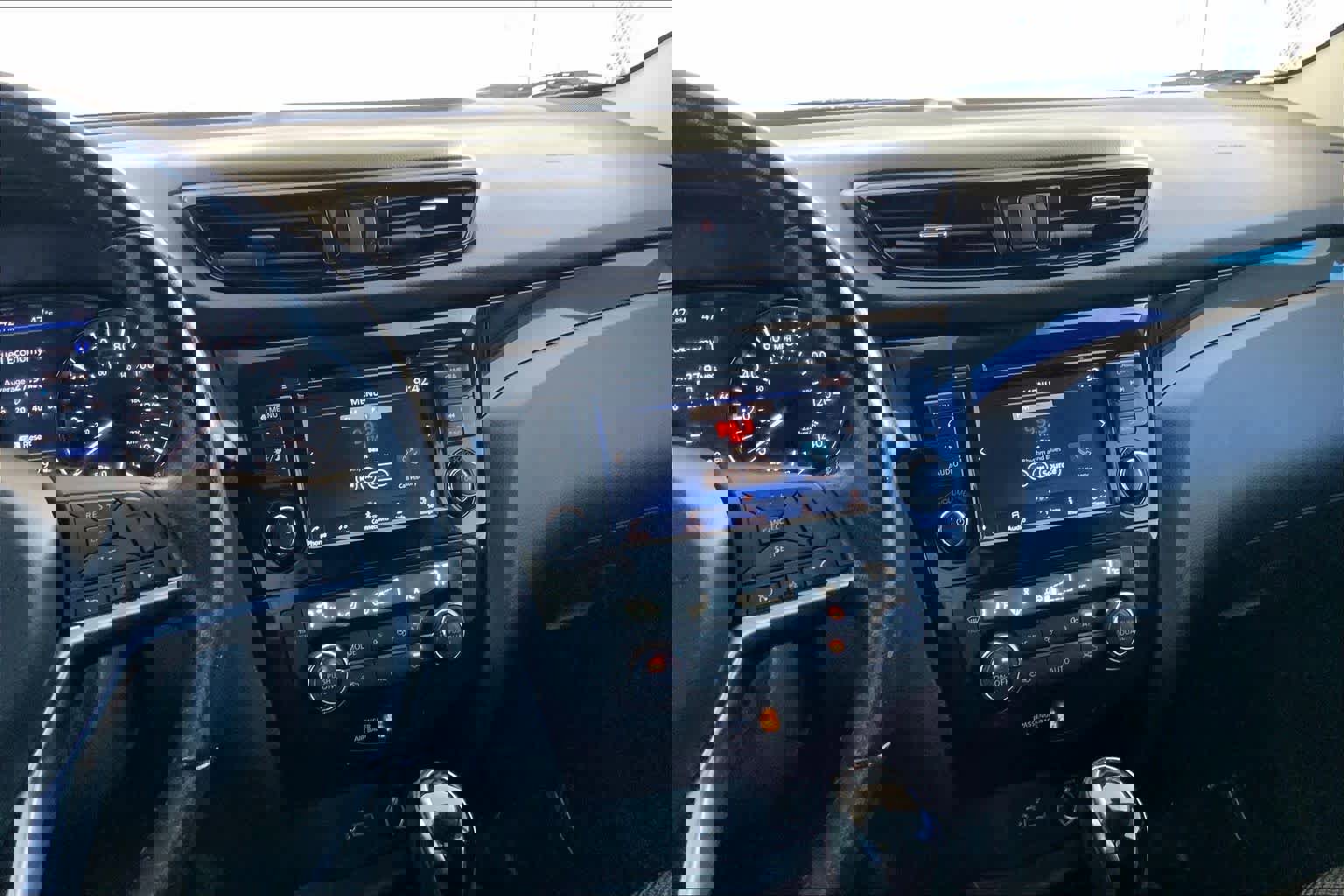 Used 2022 Nissan Rogue Sport SV image 7