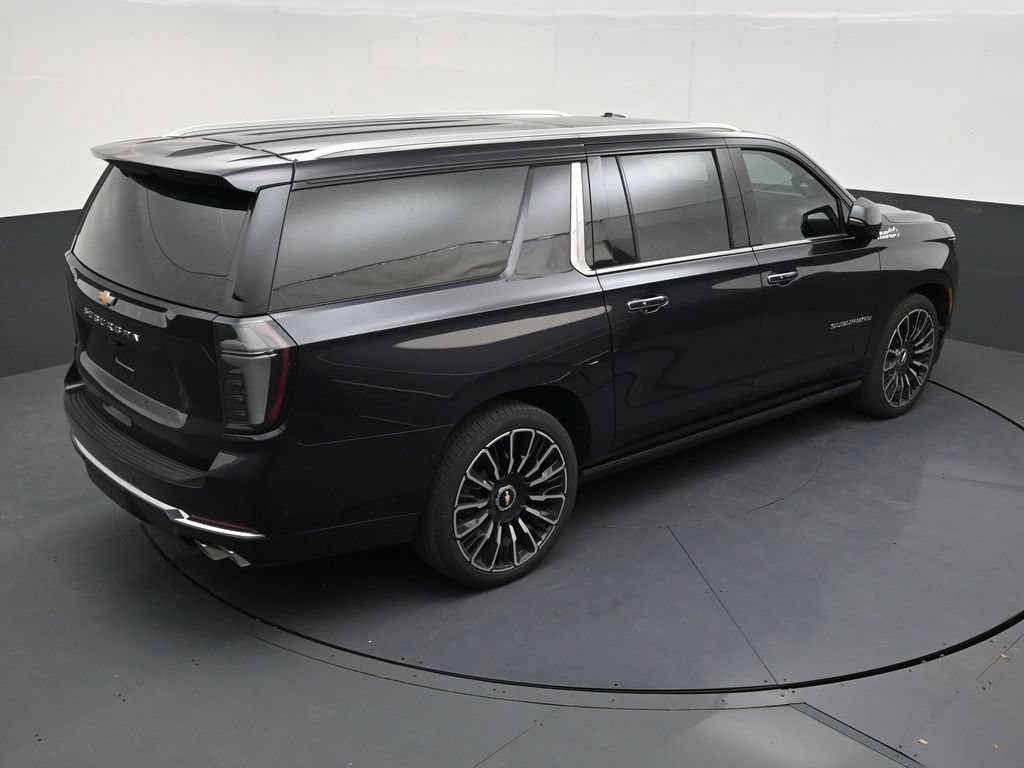 Used 2026 Chevrolet Suburban High Country AWD/4WD image 15
