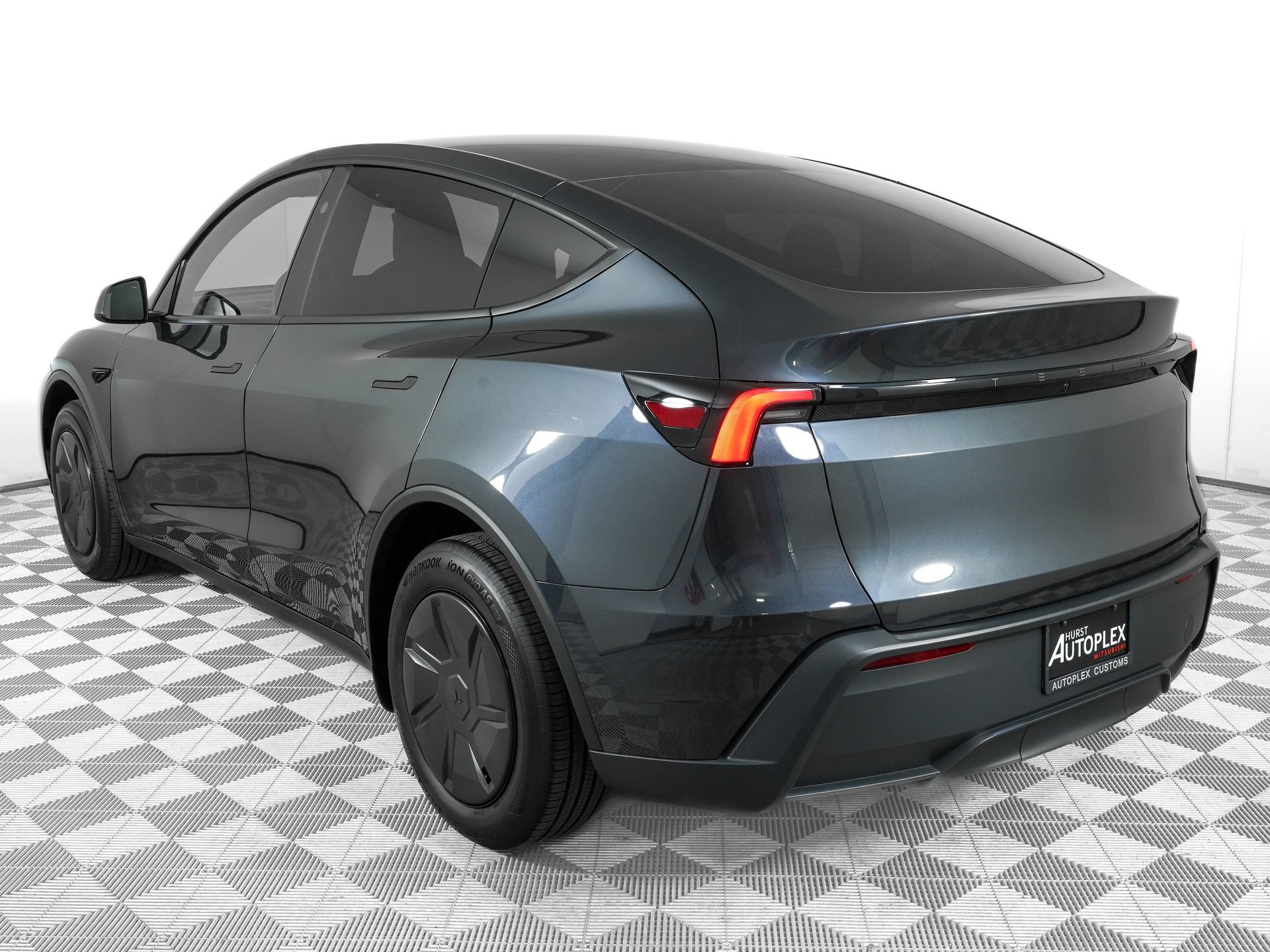 Used 2026 Tesla Model Y 2WD image 6