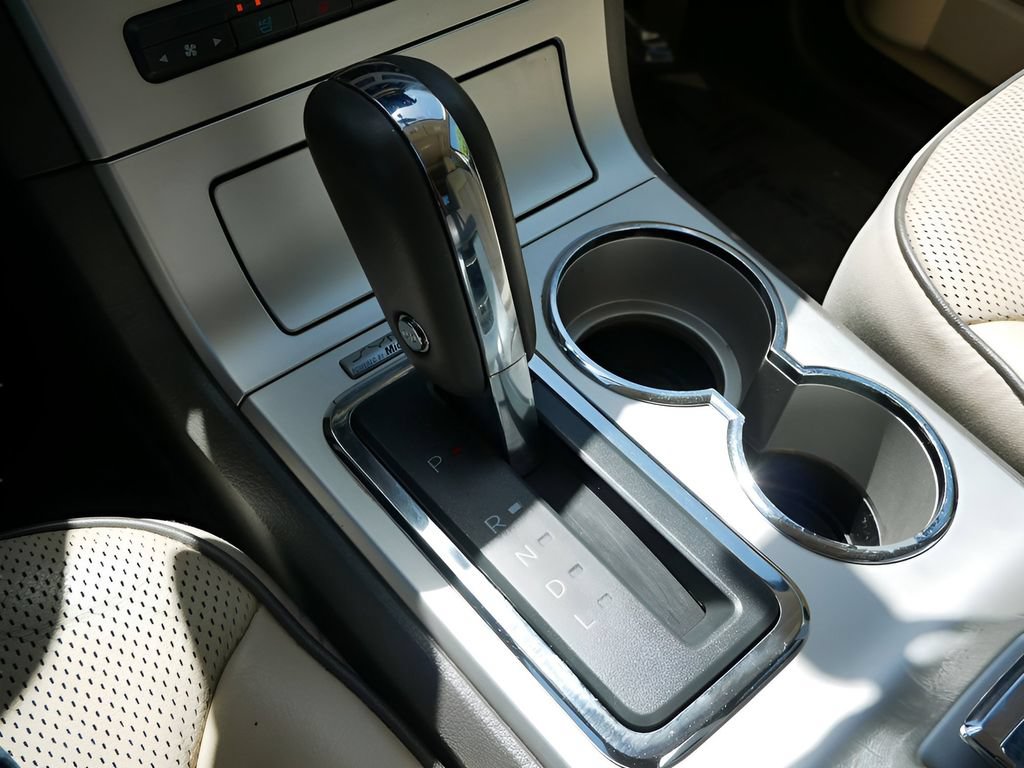 Used 2010 Lincoln MKX AWD image 23